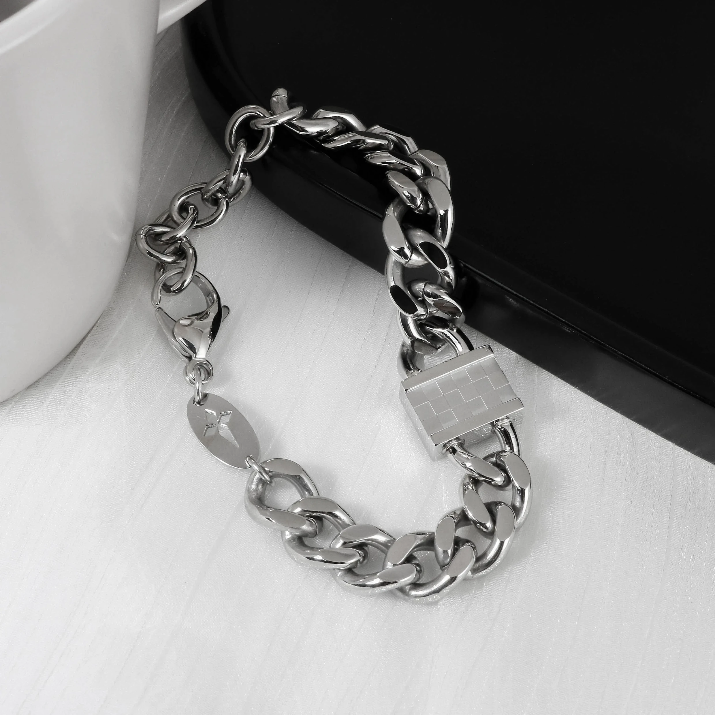 BK0689 (6)